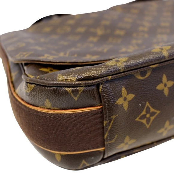LOUIS VUITTON
Monogram Canvas Brown Beaubourg MM Messenger Bag - Picture 3 of 11